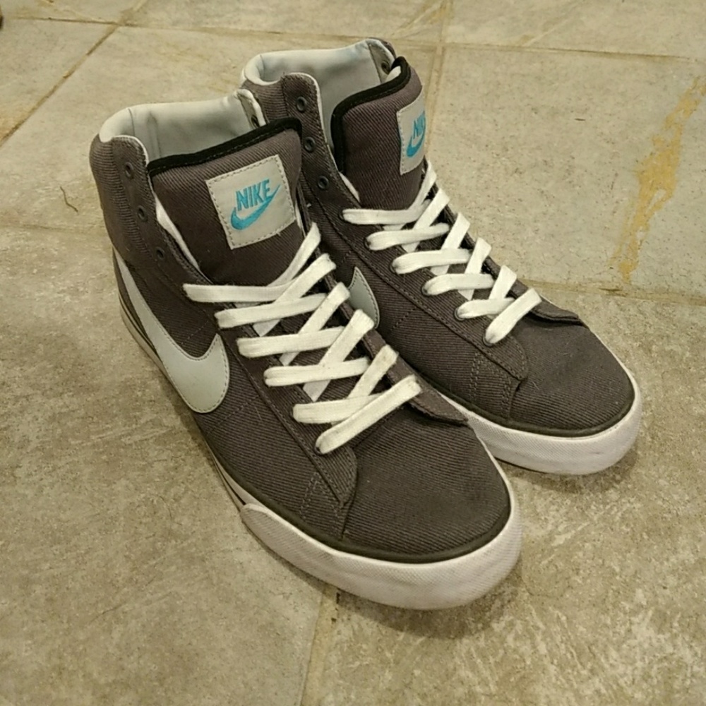 Men's Nike BRS size 9